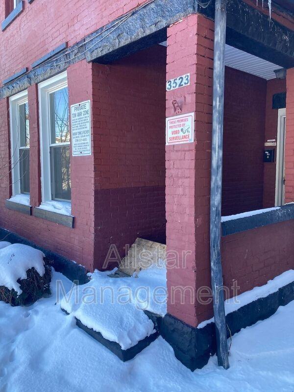 3523 W 58th St - Photo 3 of 12