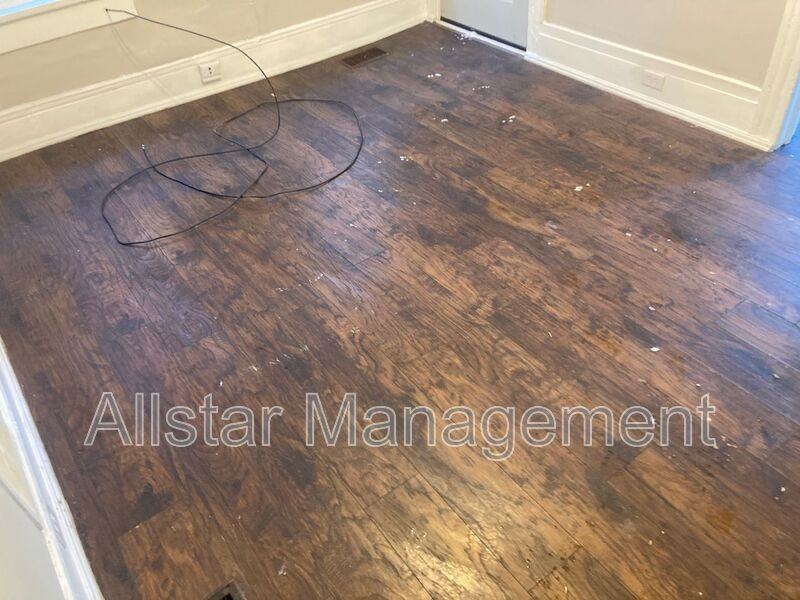 3523 W 58th St - Photo 5 of 12