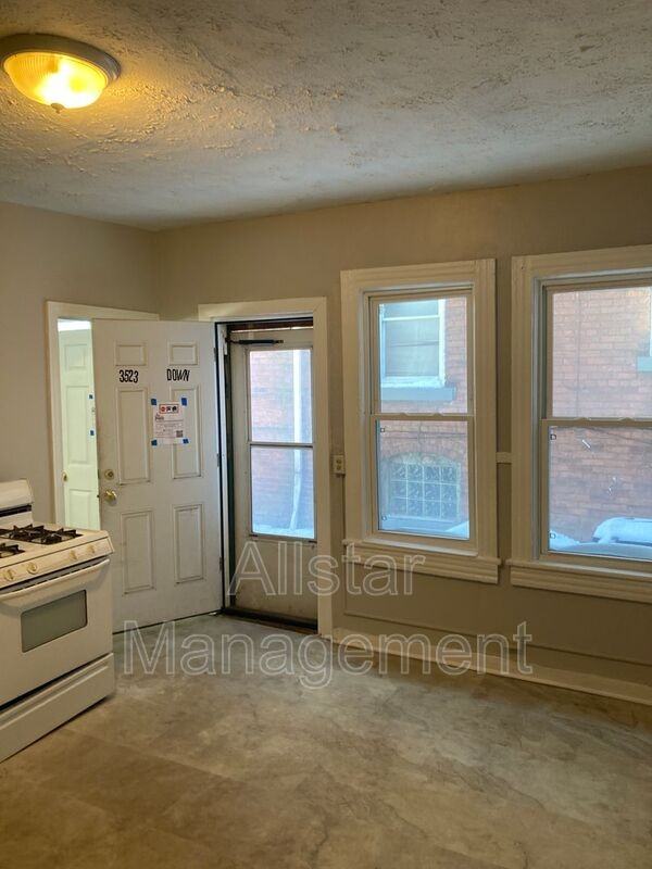 3523 W 58th St - Photo 7 of 12