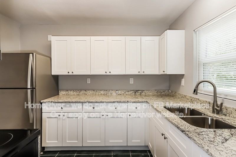 404 Pevetty Dr - Photo 5 of 17