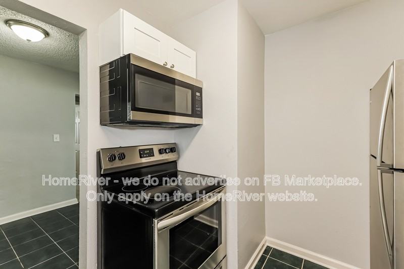 404 Pevetty Dr - Photo 7 of 17