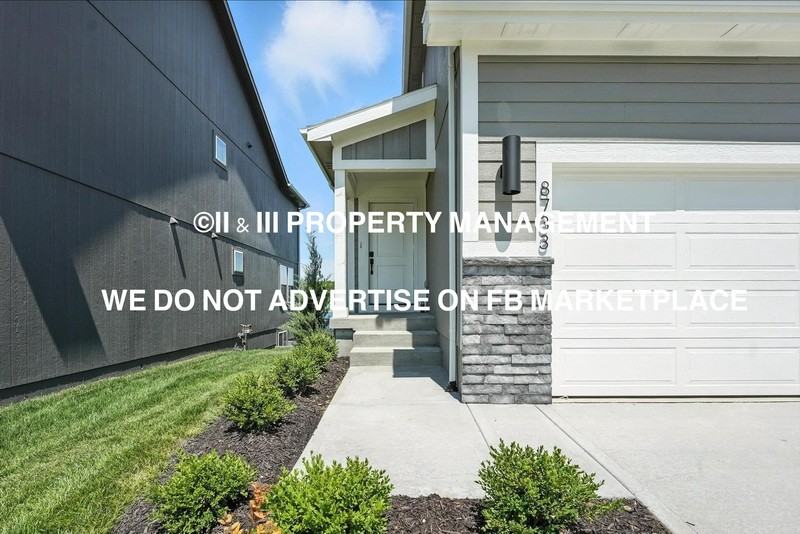 8733 Sw Edgewater Dr - Photo 2 of 35