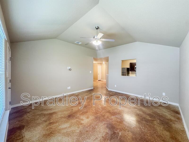 1028 Edwards Dr Apt B - Photo 2 of 18