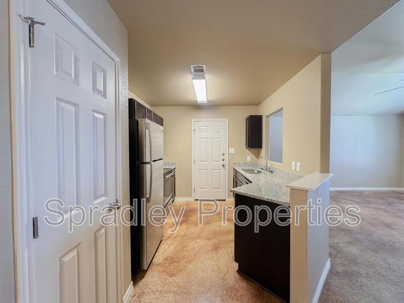 1028 Edwards Dr Apt B - Photo 5 of 18