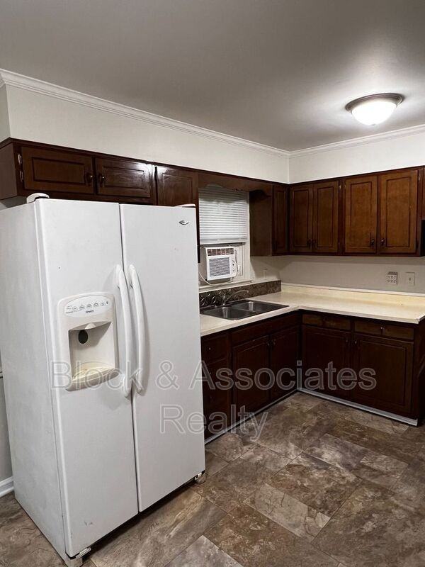 1503 Glenridge Rd - Photo 2 of 6