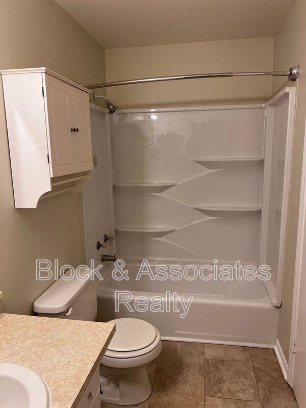 1503 Glenridge Rd - Photo 3 of 6