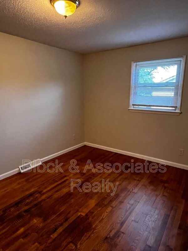 1503 Glenridge Rd - Photo 6 of 6