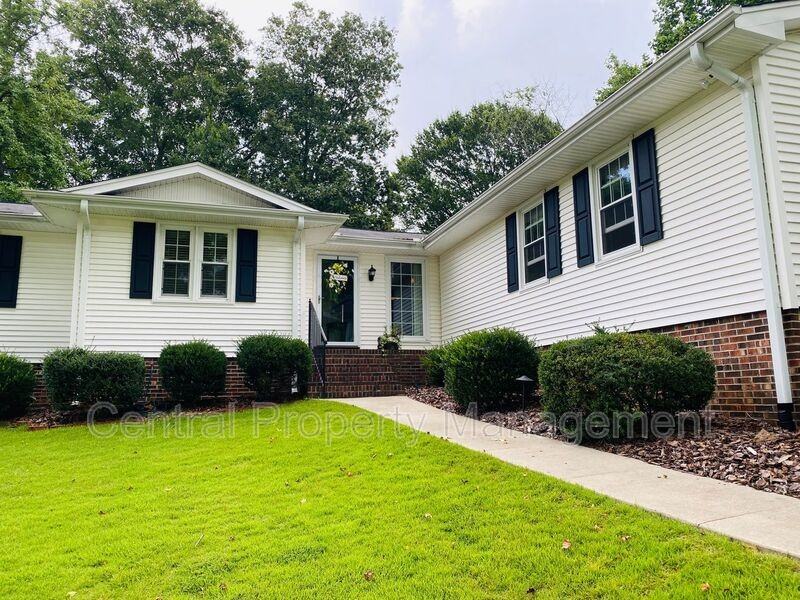 4724 Coach Hill Dr - Photo 3 of 47