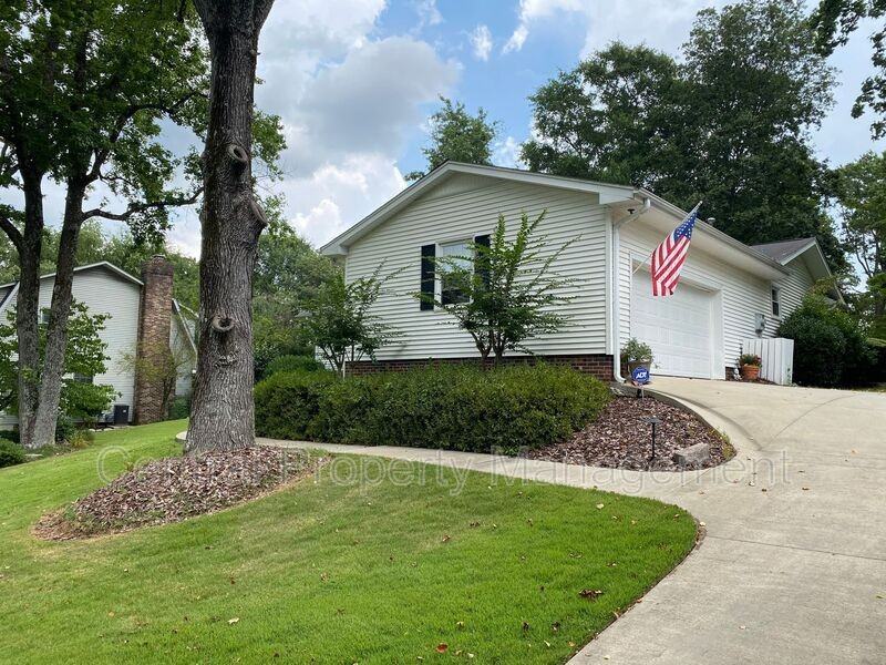 4724 Coach Hill Dr - Photo 4 of 47