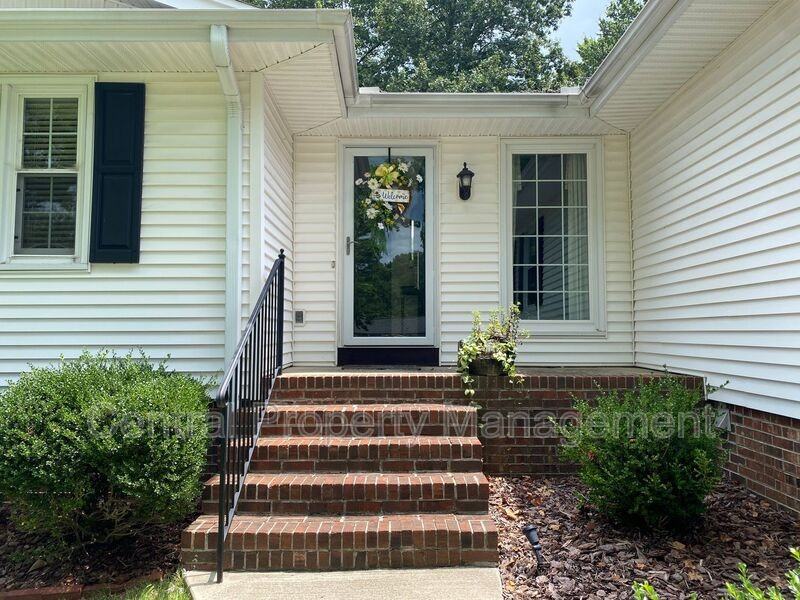 4724 Coach Hill Dr - Photo 5 of 47