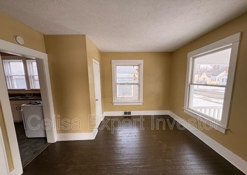 3420 Plaza Dr - Photo 3 of 8