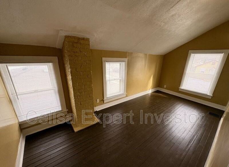 3420 Plaza Dr - Photo 5 of 8