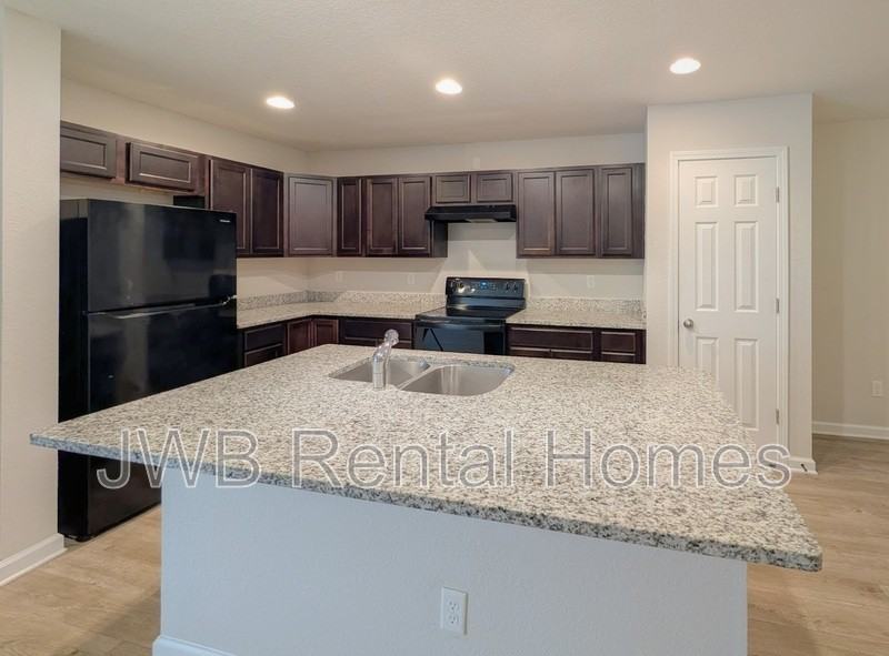 615 James St - Photo 4 of 19