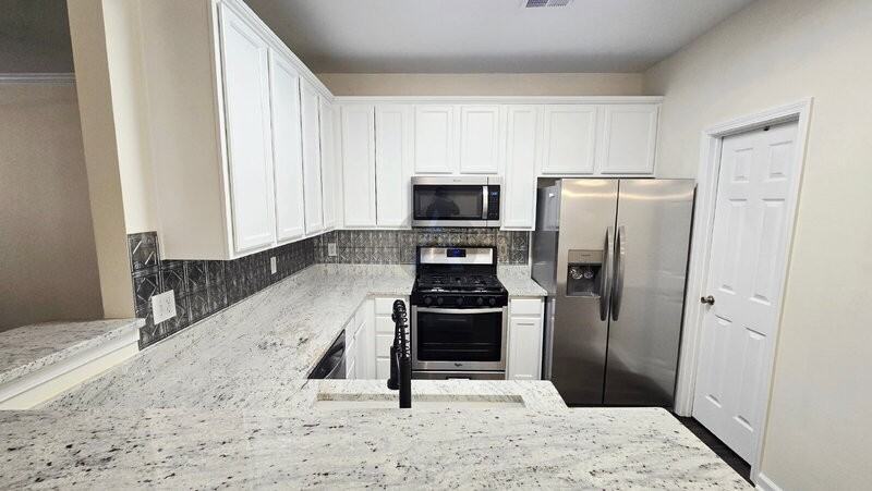 4704 Liberty Square Dr - Photo 4 of 34