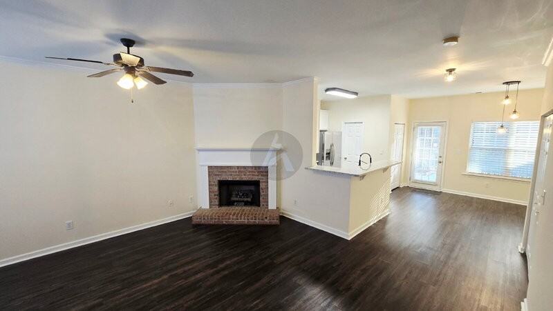 4704 Liberty Square Dr - Photo 7 of 34