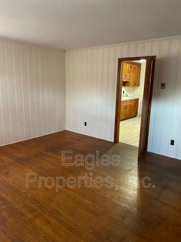 413 Beech St - Photo 4 of 15