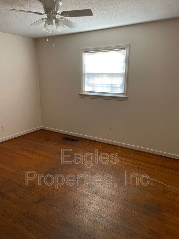 413 Beech St - Photo 5 of 15