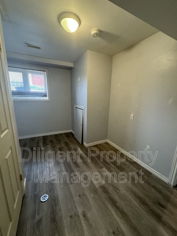 588 Howden St #6 - Photo 2 of 29