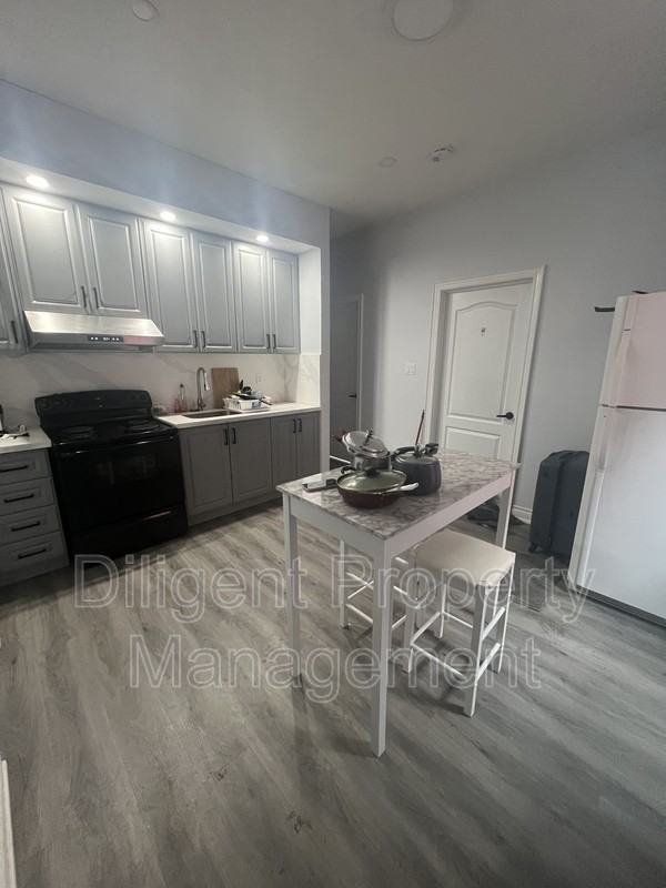 219 Stewart St - Photo 3 of 21