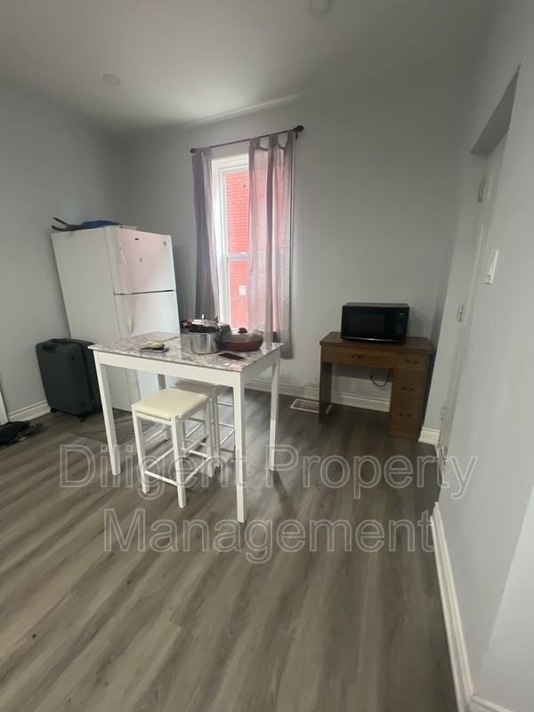 219 Stewart St - Photo 5 of 21