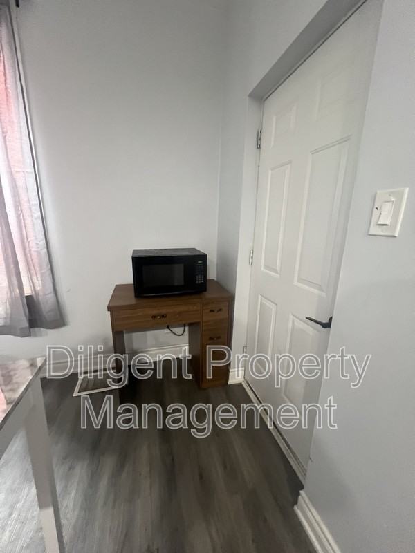 219 Stewart St - Photo 6 of 21