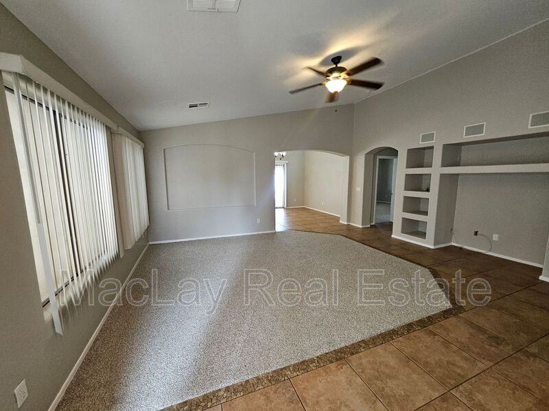 43826 W Lindgren Dr - Photo 3 of 22