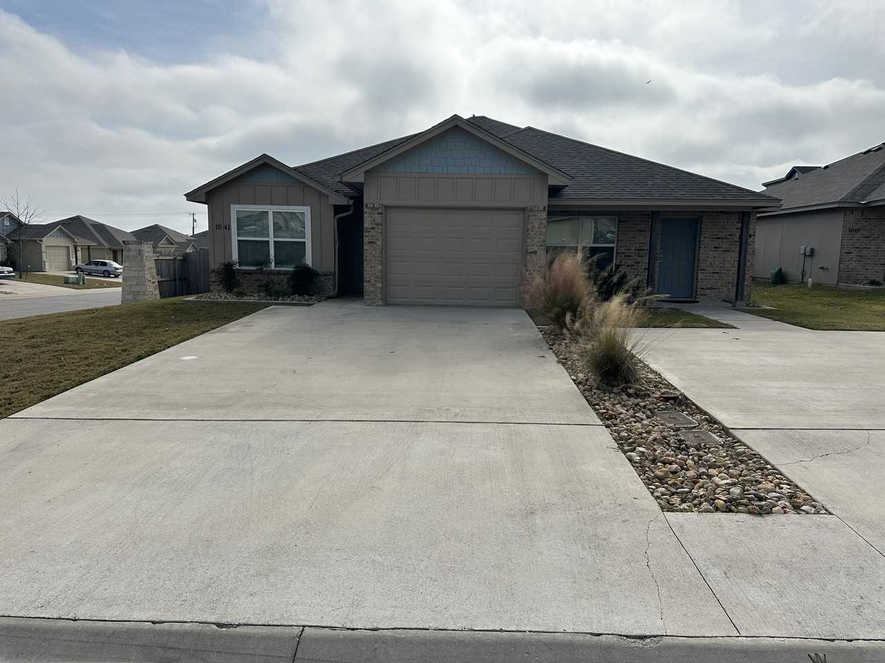 1041 Cavendish Avenue - Photo 2 of 25