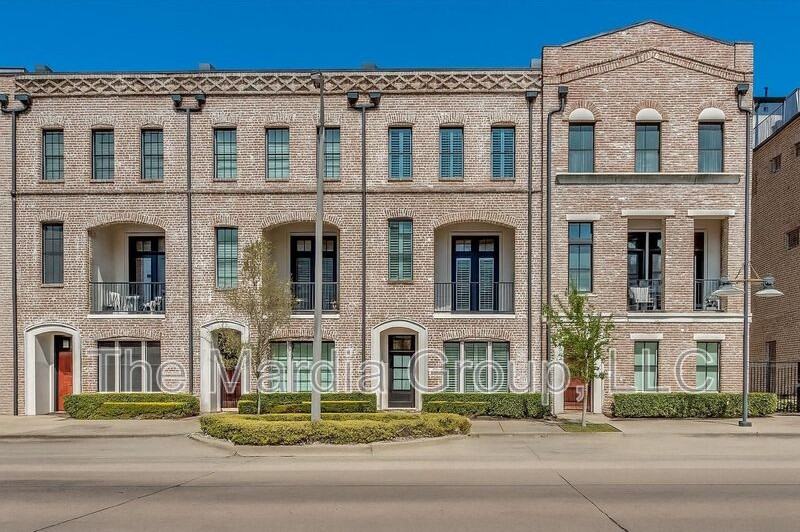 2135 Marilla St - Photo 2 of 23