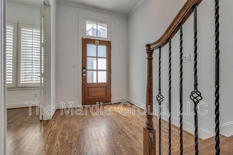 2135 Marilla St - Photo 3 of 23