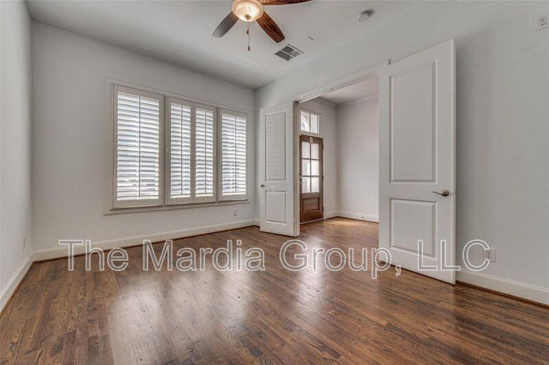 2135 Marilla St - Photo 5 of 23