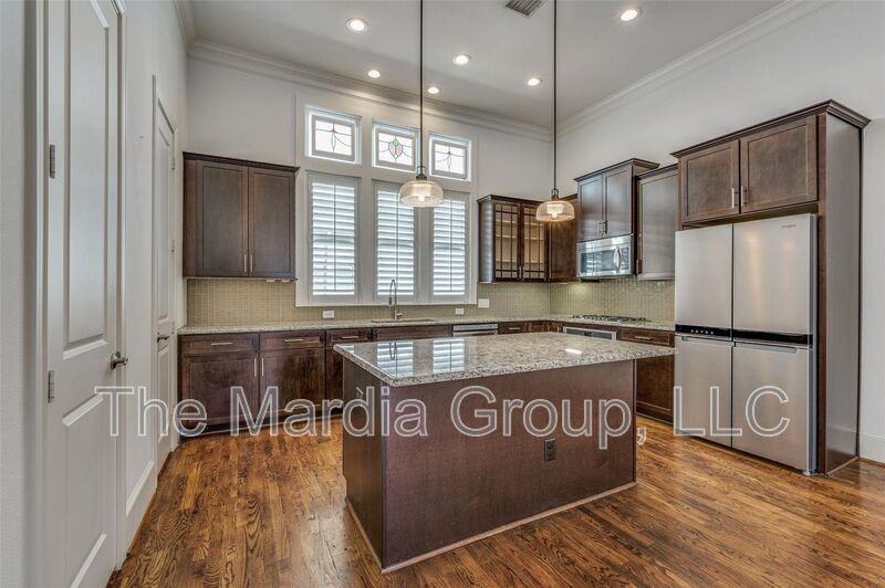 2135 Marilla St - Photo 7 of 23