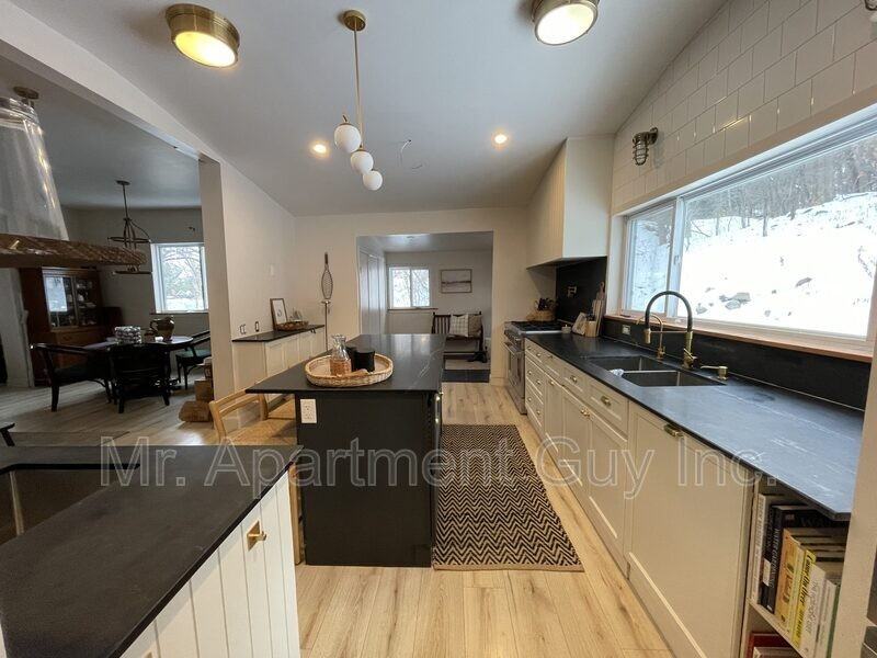 91 Main St W - Photo 2 of 14