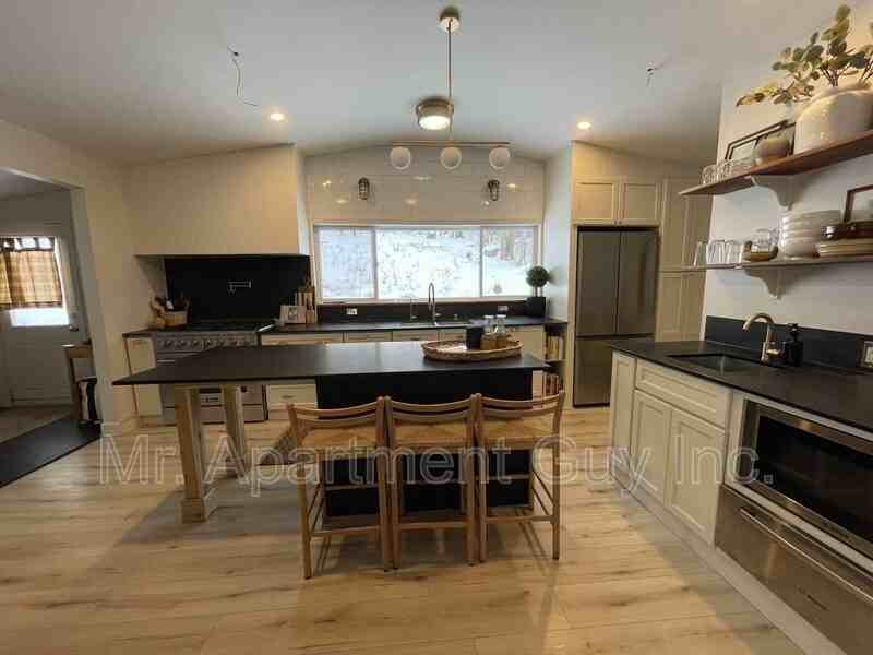 91 Main St W - Photo 3 of 14