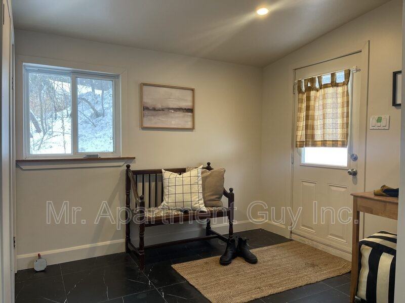 91 Main St W - Photo 5 of 14