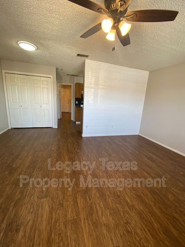 1409 Kilpatrick Ct #D - Photo 2 of 25