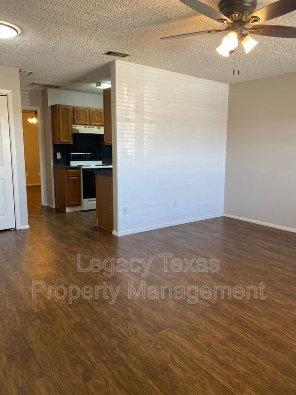 1409 Kilpatrick Ct #D - Photo 3 of 25