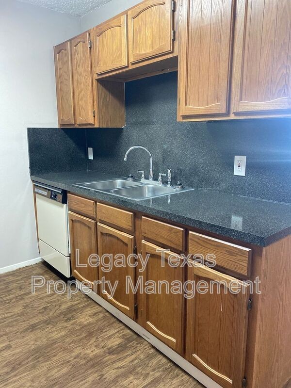 1409 Kilpatrick Ct #D - Photo 4 of 25