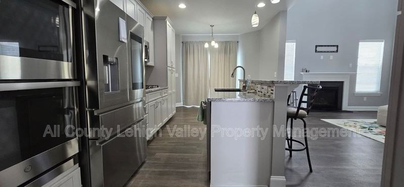 4413 Stole Rd - Photo 3 of 19