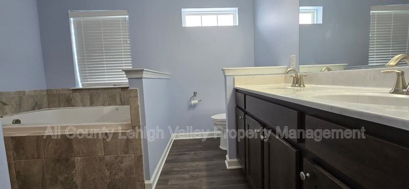 4413 Stole Rd - Photo 7 of 19