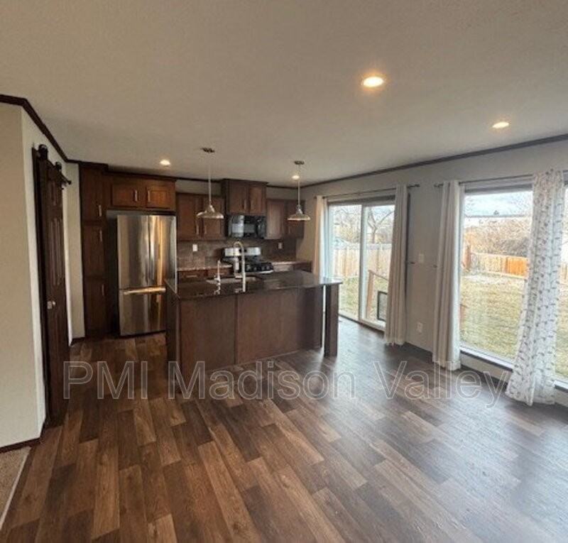 707 Washington St - Photo 3 of 19