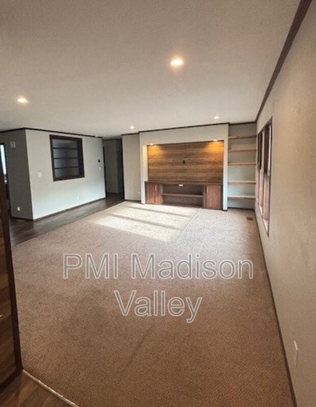 707 Washington St - Photo 4 of 19