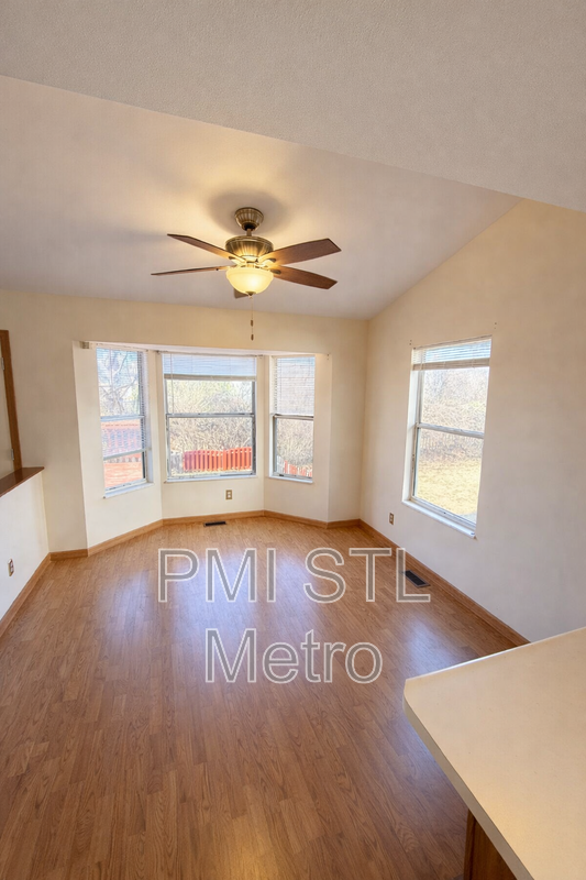 3865 Kentucky Derby Dr - Photo 4 of 14