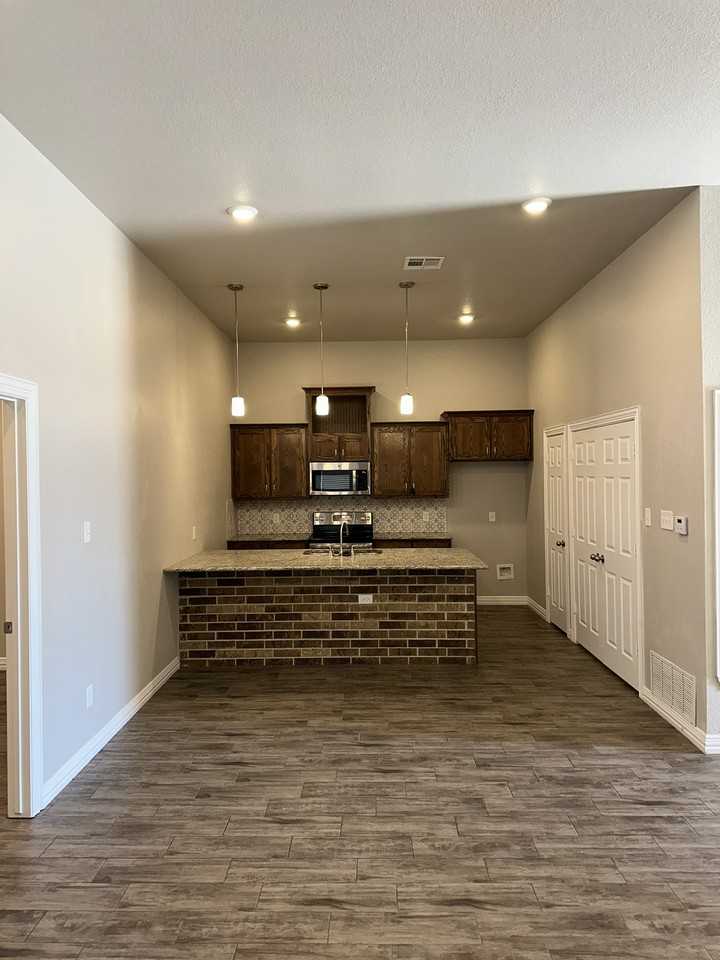 624 Wrigley Lane - Photo 2 of 24