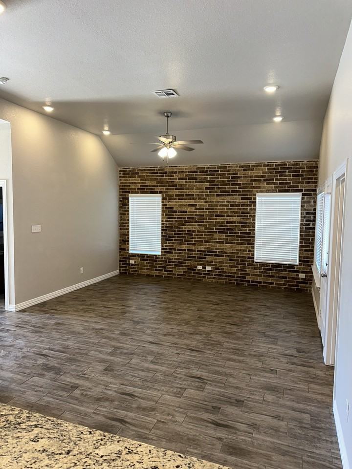 624 Wrigley Lane - Photo 3 of 24