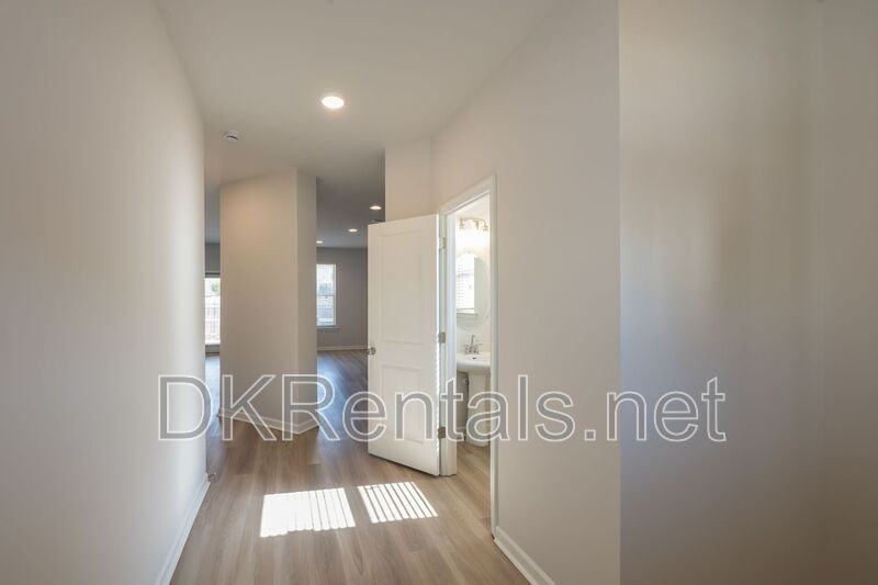 2928 Cottage Ln - Photo 4 of 23