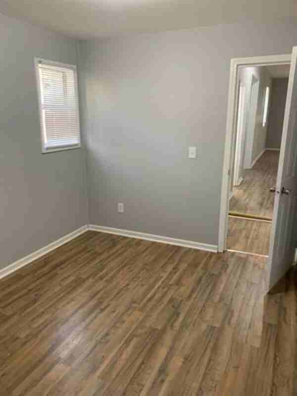 663 Williams St - Photo 4 of 18