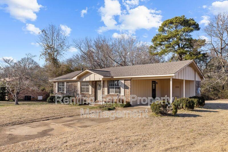 704 3rd St - Photo 2 of 19