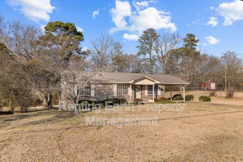 704 3rd St - Photo 3 of 19