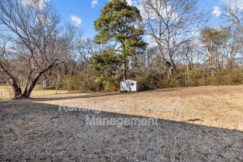 704 3rd St - Photo 7 of 19