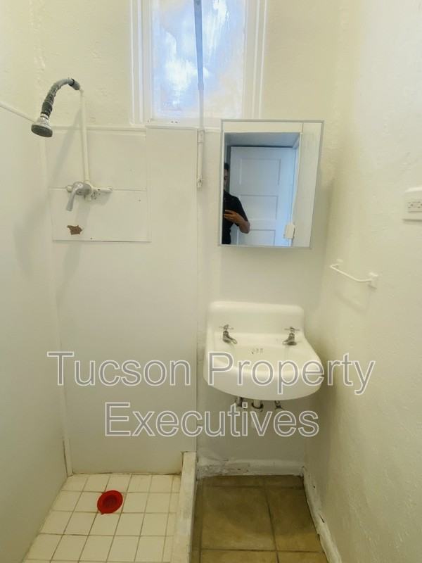 19 W Veterans Blvd - Photo 2 of 9